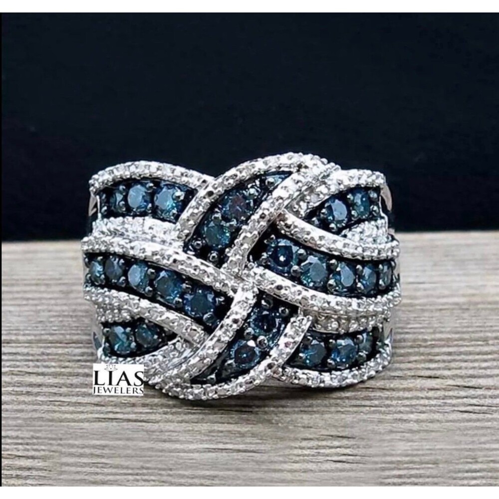 New 18k white gold wedding ring